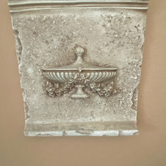 Set of 4 Bombay & Co. Resin Wall Plaques - Picture 2 of 6